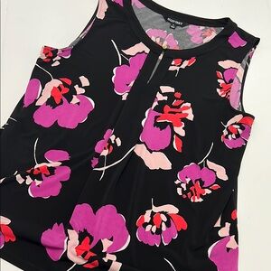 Ellen Tracy Women's Black and Pink Floral Top
